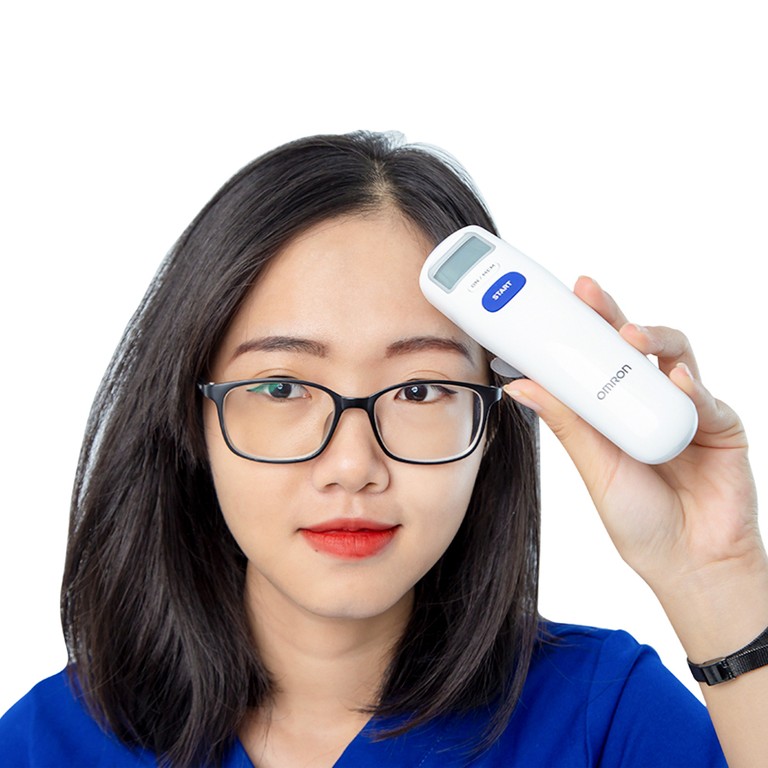 Nhiệt kế đo ở trán Omron Forehead Thermometer MC-720 cho kết quả tức thì