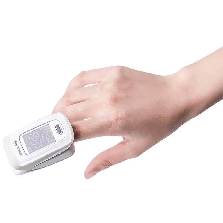 Máy đo nồng độ oxy trong máu Microlife Oxy 200 hỗ trợ đo nhanh chóng và chính xác