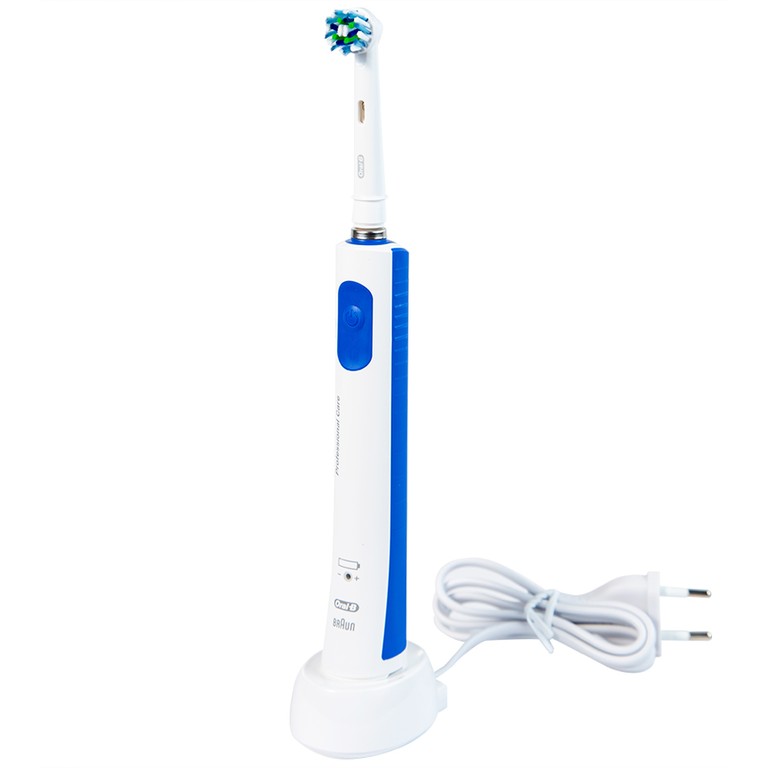 Bàn chải đánh răng điện Oral-B Pro600 D16.513 loại bỏ các mảng bám, làm sạch răng và khoang miệng cho người lớn